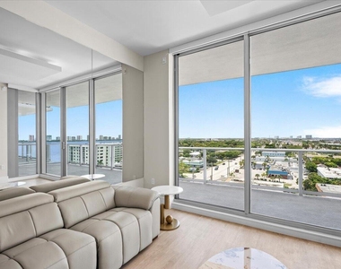 220 Lake Shore Drive - Photo Thumbnail 11