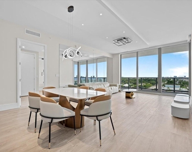 220 Lake Shore Drive - Photo Thumbnail 8