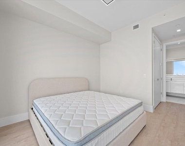 220 Lake Shore Drive - Photo Thumbnail 33