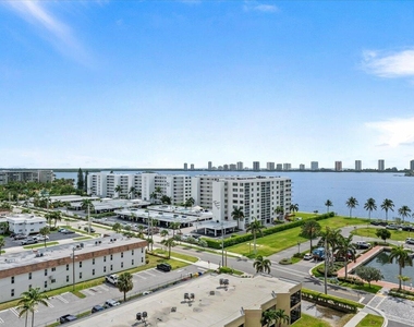 220 Lake Shore Drive - Photo Thumbnail 28