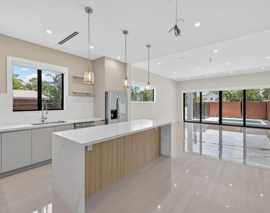 704 Sw 9th Street - Photo Thumbnail 7