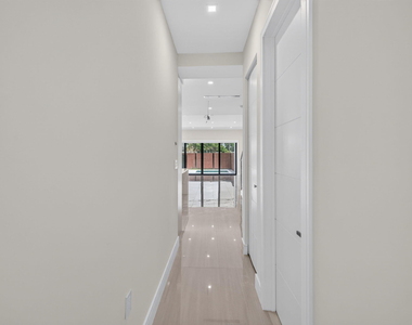 704 Sw 9th Street - Photo Thumbnail 5