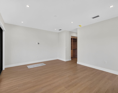 704 Sw 9th Street - Photo Thumbnail 50