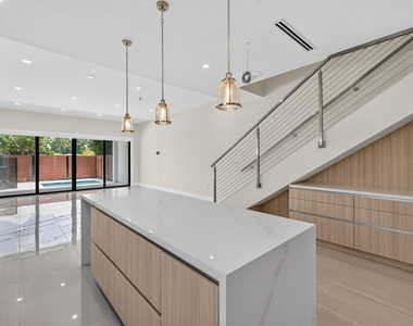 704 Sw 9th Street - Photo Thumbnail 12