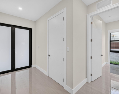 704 Sw 9th Street - Photo Thumbnail 4