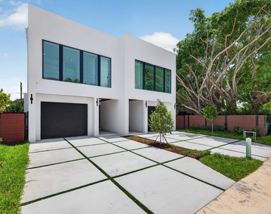 704 Sw 9th Street - Photo Thumbnail 2