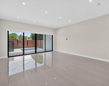 704 Sw 9th Street - Photo Thumbnail 18