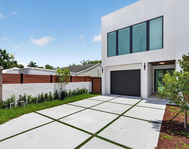 704 Sw 9th Street - Photo Thumbnail 1