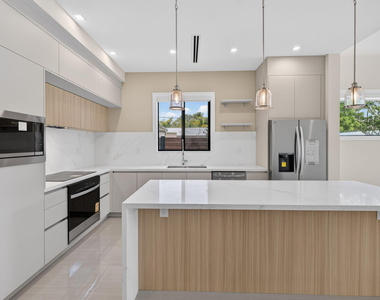 704 Sw 9th Street - Photo Thumbnail 8