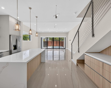 704 Sw 9th Street - Photo Thumbnail 6