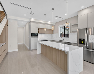 704 Sw 9th Street - Photo Thumbnail 9