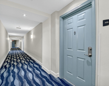 625 Casa Loma Boulevard - Photo Thumbnail 2