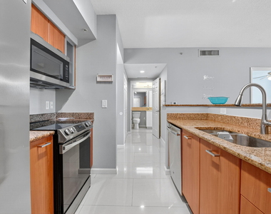 625 Casa Loma Boulevard - Photo Thumbnail 10