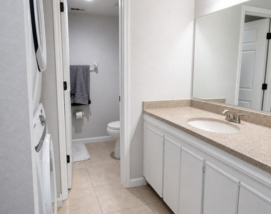 1522 Se Royal Green Circle - Photo Thumbnail 9