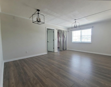 1522 Se Royal Green Circle - Photo Thumbnail 2