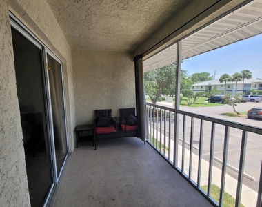 1522 Se Royal Green Circle - Photo Thumbnail 12