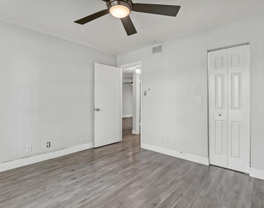4575 Lucerne Lakes Boulevard - Photo Thumbnail 17