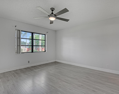 4575 Lucerne Lakes Boulevard - Photo Thumbnail 13