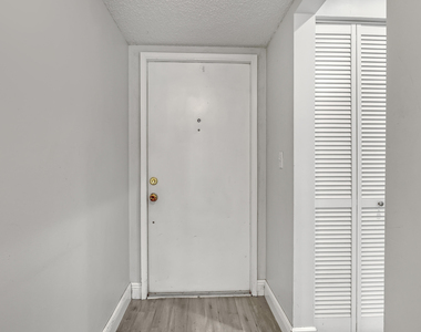 4575 Lucerne Lakes Boulevard - Photo Thumbnail 4
