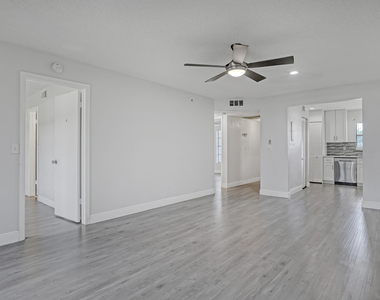 4575 Lucerne Lakes Boulevard - Photo Thumbnail 8