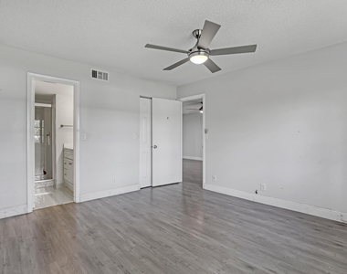 4575 Lucerne Lakes Boulevard - Photo Thumbnail 12