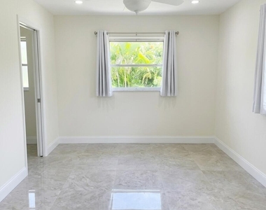5220 Ne 14th Way - Photo Thumbnail 5