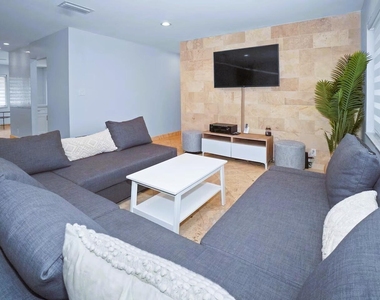 6741 Nw 26th Way - Photo Thumbnail 3