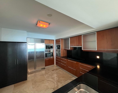 1331 Brickell Bay Drive - Photo Thumbnail 14
