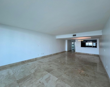 1331 Brickell Bay Drive - Photo Thumbnail 8