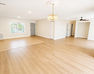 6020 Nw 25th Court - Photo Thumbnail 2
