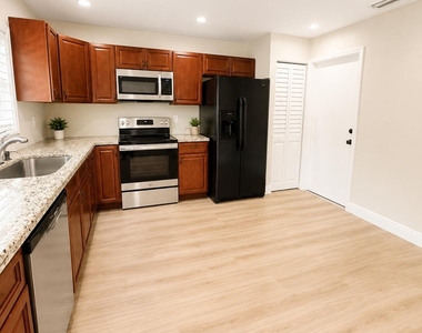 6020 Nw 25th Court - Photo Thumbnail 4