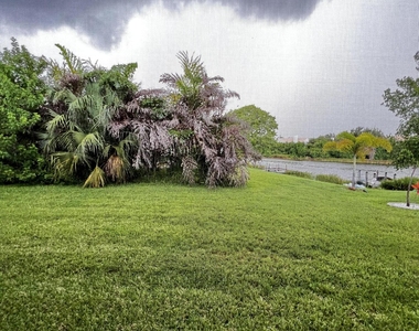 742 Sw Aruba Bay - Photo Thumbnail 11