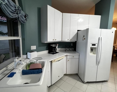 742 Sw Aruba Bay - Photo Thumbnail 12