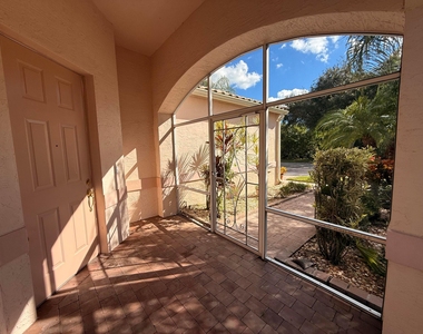 633 Nw Whitfield Way - Photo Thumbnail 2