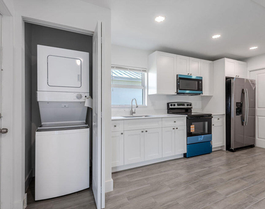 3018 Se Iris Street - Photo Thumbnail 1