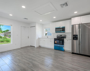 3018 Se Iris Street - Photo Thumbnail 3