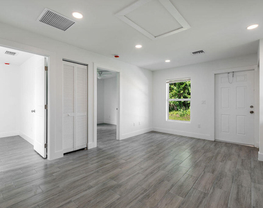 3018 Se Iris Street - Photo Thumbnail 4