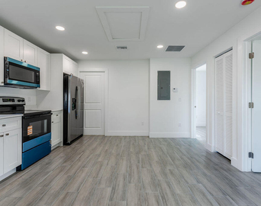3018 Se Iris Street - Photo Thumbnail 2