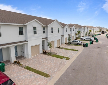 12869 Sw Forli Way - Photo Thumbnail 51