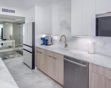 5540 N Ocean Drive - Photo Thumbnail 7