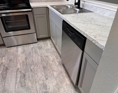 417 Ne 115th Street - Photo Thumbnail 7