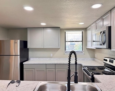 417 Ne 115th Street - Photo Thumbnail 3