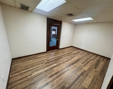 201 N 2nd Street - Photo Thumbnail 4
