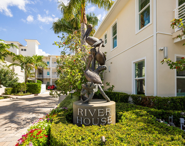 55 Se Seminole Street - Photo Thumbnail 1