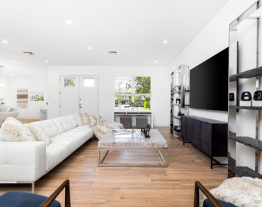 55 Se Seminole Street - Photo Thumbnail 3