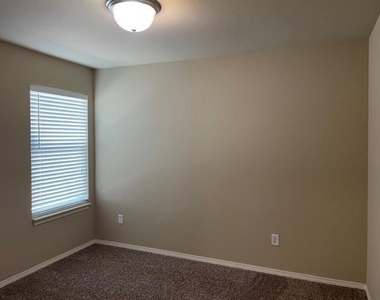 2701 Fawn Lily Road - Photo Thumbnail 12