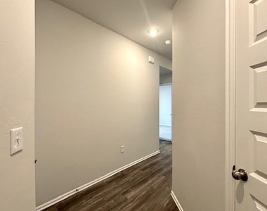 3509 Pete Street - Photo Thumbnail 3