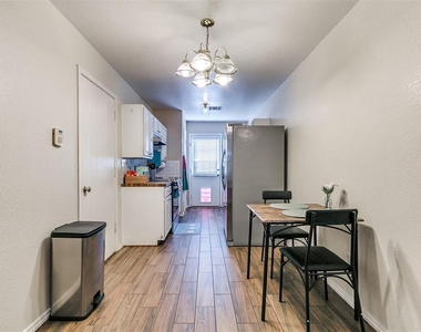 414 English Elm Lane - Photo Thumbnail 3