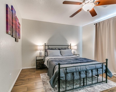 414 English Elm Lane - Photo Thumbnail 7