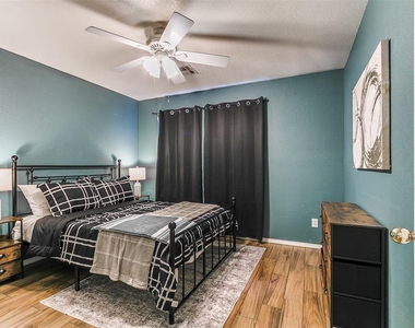 414 English Elm Lane - Photo Thumbnail 5